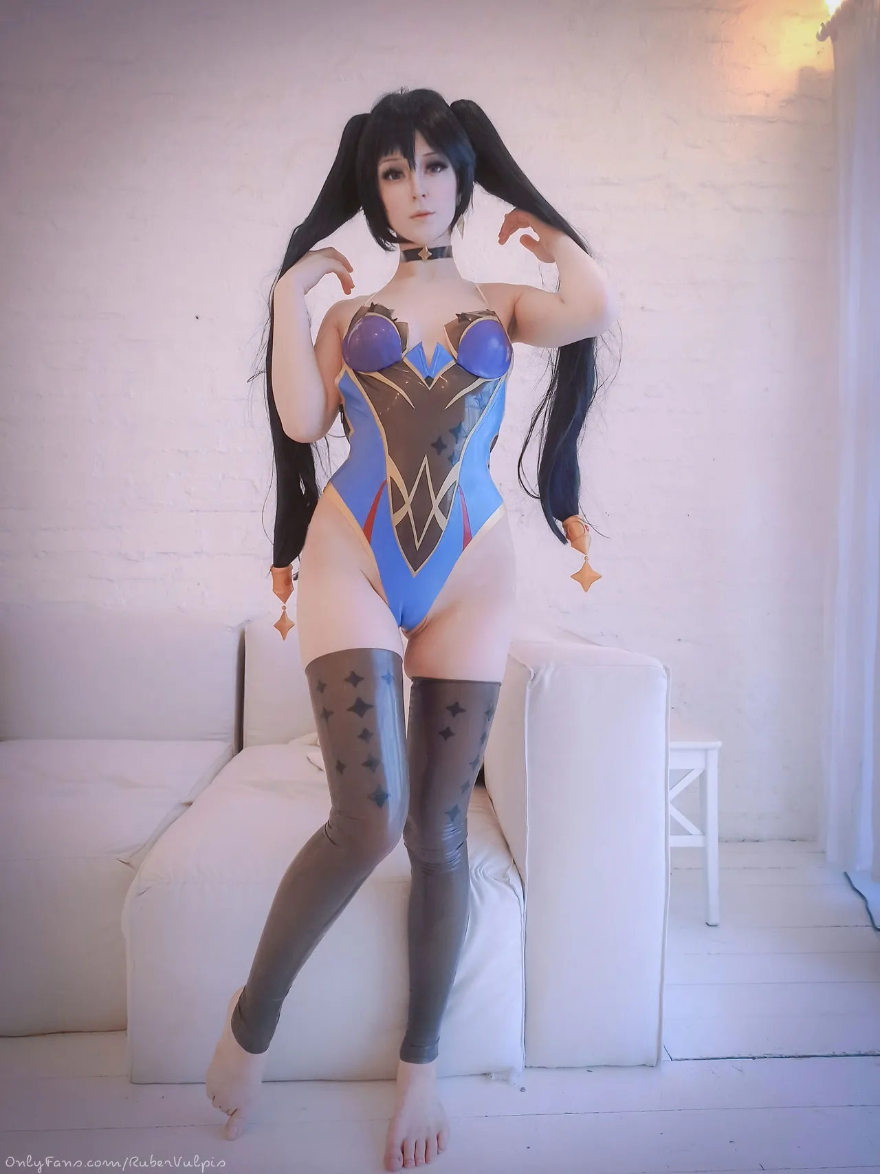 Ruber Vuplis - Latex Mona Ruber Vuplis - Latex Mona