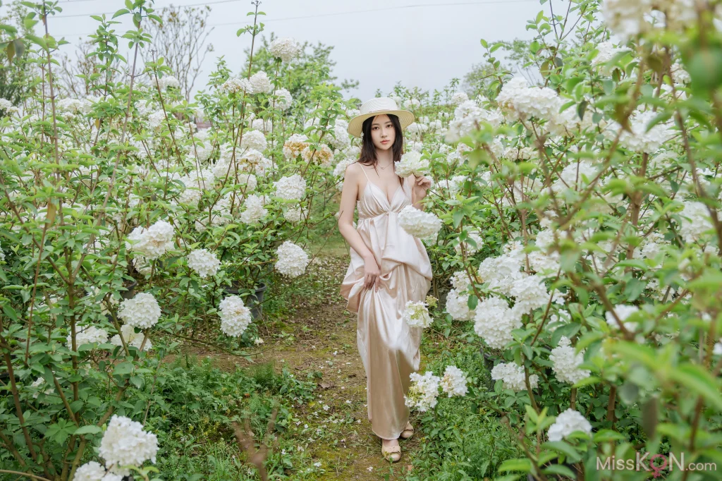 Coser@ Nnian: Wood Hydrangea (82 photos) Coser@ Nnian: Wood Hydrangea (82 photos)