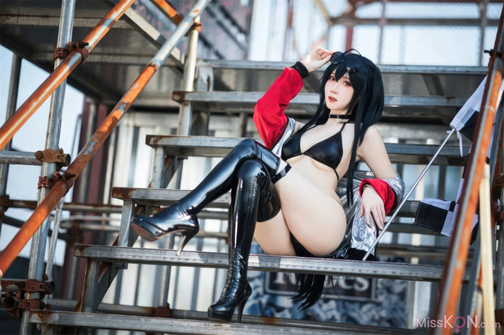 Coser@ Warm Charcoal: Azur Lane Taihou Racing Suit (32 photos) Coser@ Warm Charcoal: Azur Lane Taihou Racing Suit (32 photos)