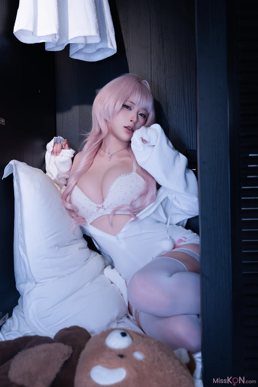 Coser@ Yoshino Shimizu: The Rabbit in the Wardrobe (71 photos + 1 video) Coser@ Yoshino Shimizu: The Rabbit in the Wardrobe (71 photos + 1 video)