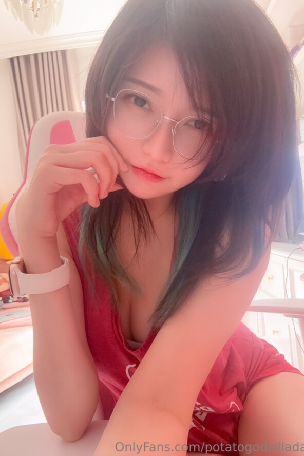 Potato Godzilla – OnlyFans Nude Dec 1-31, 2024 4 Potato Godzilla – OnlyFans Nude Dec 1-31, 2024