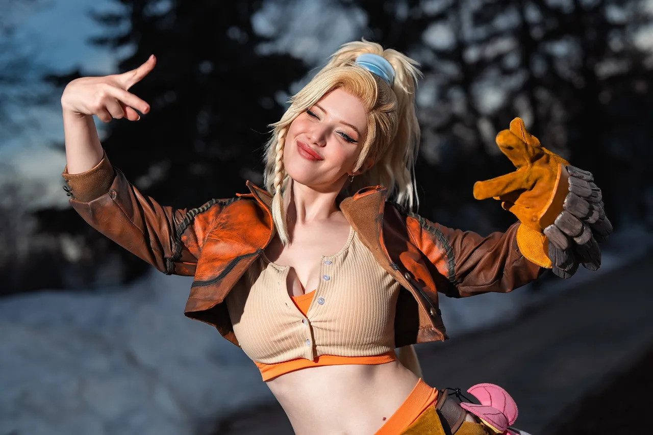 Lada Lyumos - Gemma (Monster Hunter) Lada Lyumos - Gemma (Monster Hunter)