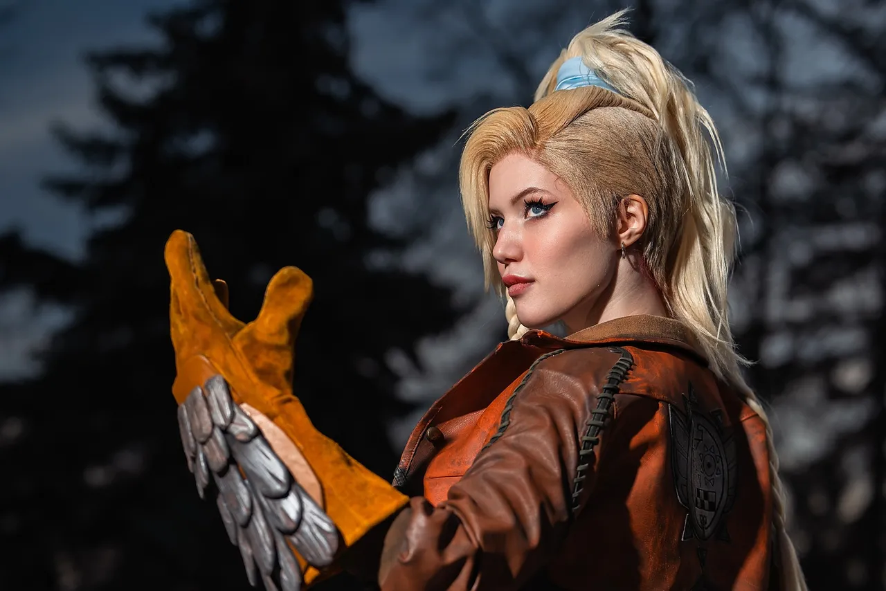 Lada Lyumos - Gemma (Monster Hunter) Lada Lyumos - Gemma (Monster Hunter)