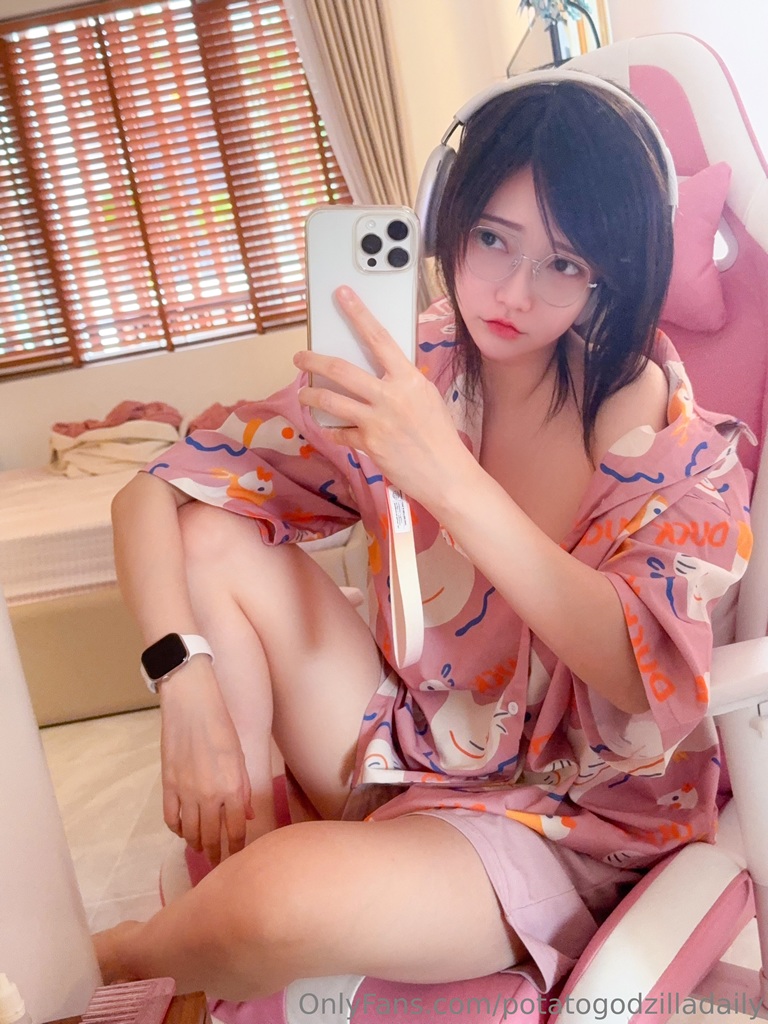 Potato Godzilla – OnlyFans Nude Dec 1-31, 2024 Potato Godzilla – OnlyFans Nude Dec 1-31, 2024