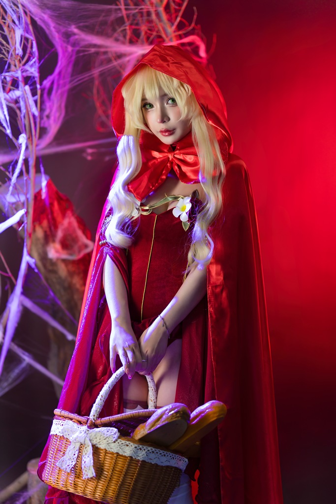 Umeko J – Little Red Riding Hood Umeko J – Little Red Riding Hood