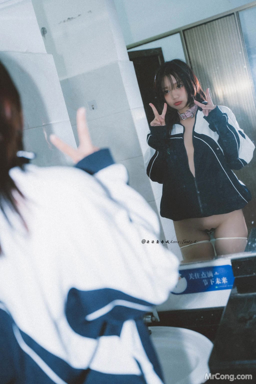 Coser@柒柒要乖哦: School Uniform (42 photos + 1 video) Coser@柒柒要乖哦: School Uniform (42 photos + 1 video)