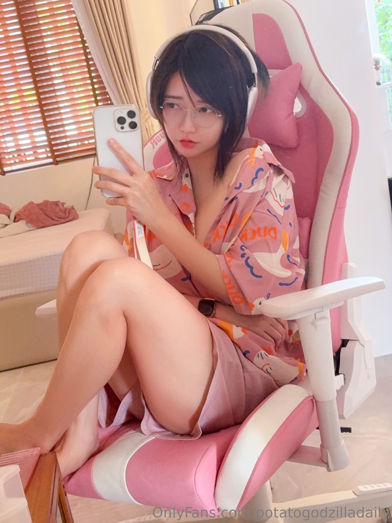 Potato Godzilla – OnlyFans Nude Dec 1-31, 2024 Potato Godzilla – OnlyFans Nude Dec 1-31, 2024