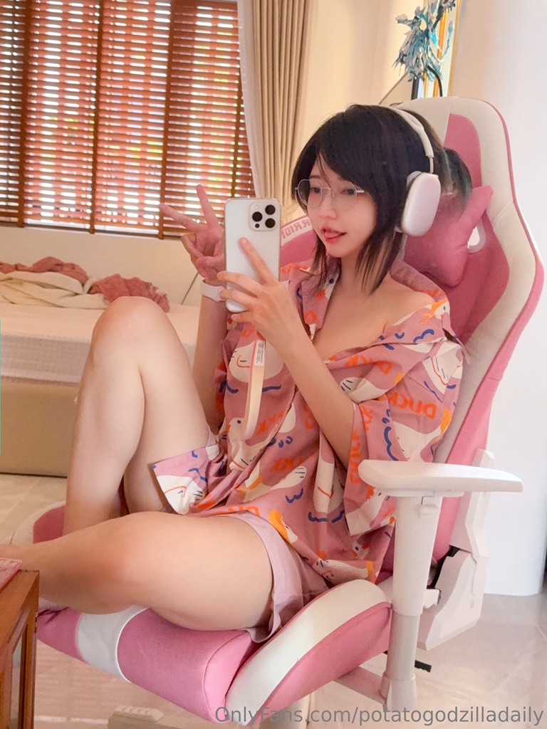 Potato Godzilla – OnlyFans Nude Dec 1-31, 2024 Potato Godzilla – OnlyFans Nude Dec 1-31, 2024