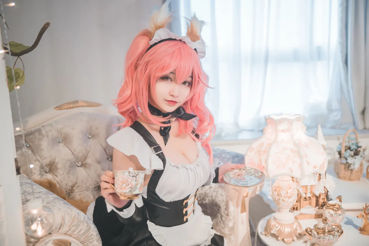 In front of Tamamo In front of Tamamo