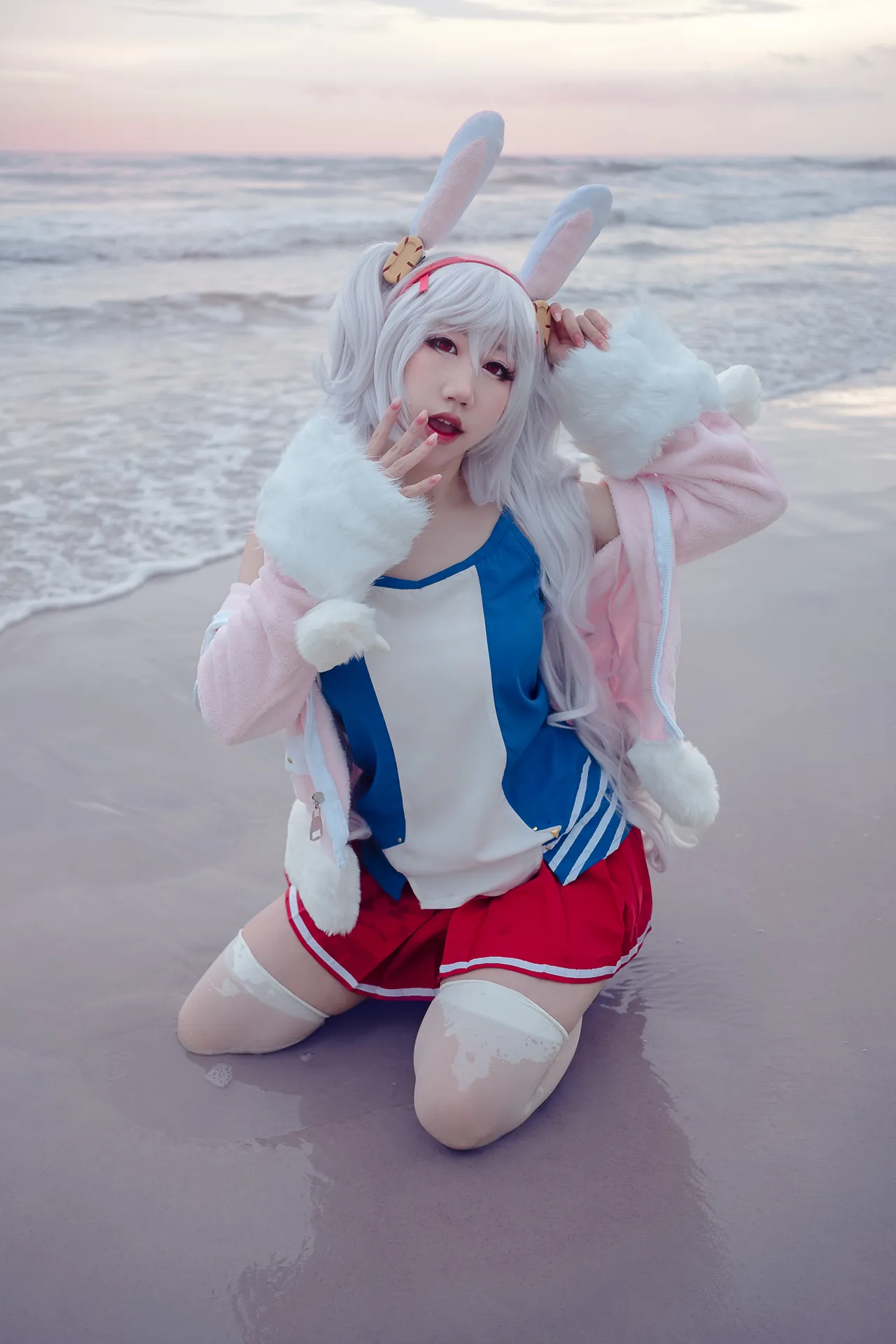 Danisaurz - Laffey Danisaurz - Laffey