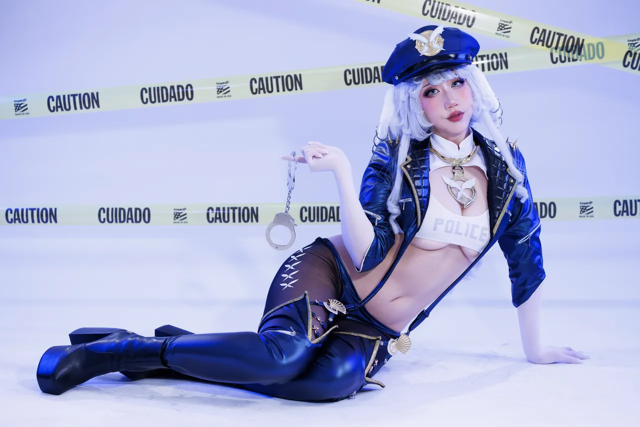 Danisaurz - Officer Shinano Danisaurz - Officer Shinano