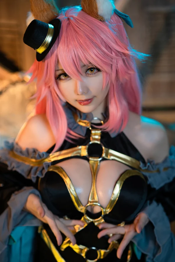 In front of Tamamo 6 In front of Tamamo