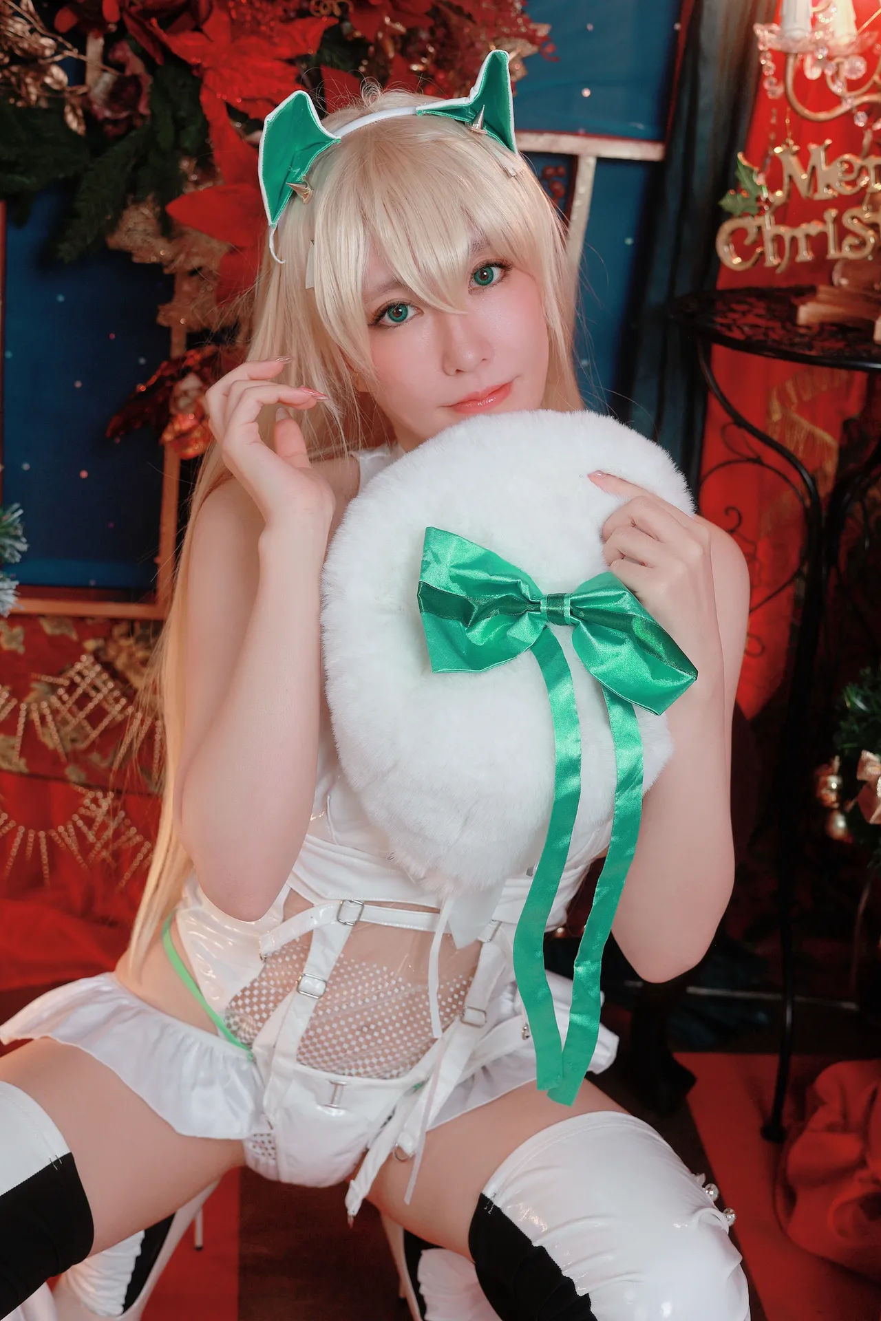 This is a NIKKE Christmas rupee. This is a NIKKE Christmas rupee. This is a NIKKE Christmas rupee. This is a NIKKE Christmas rupee.