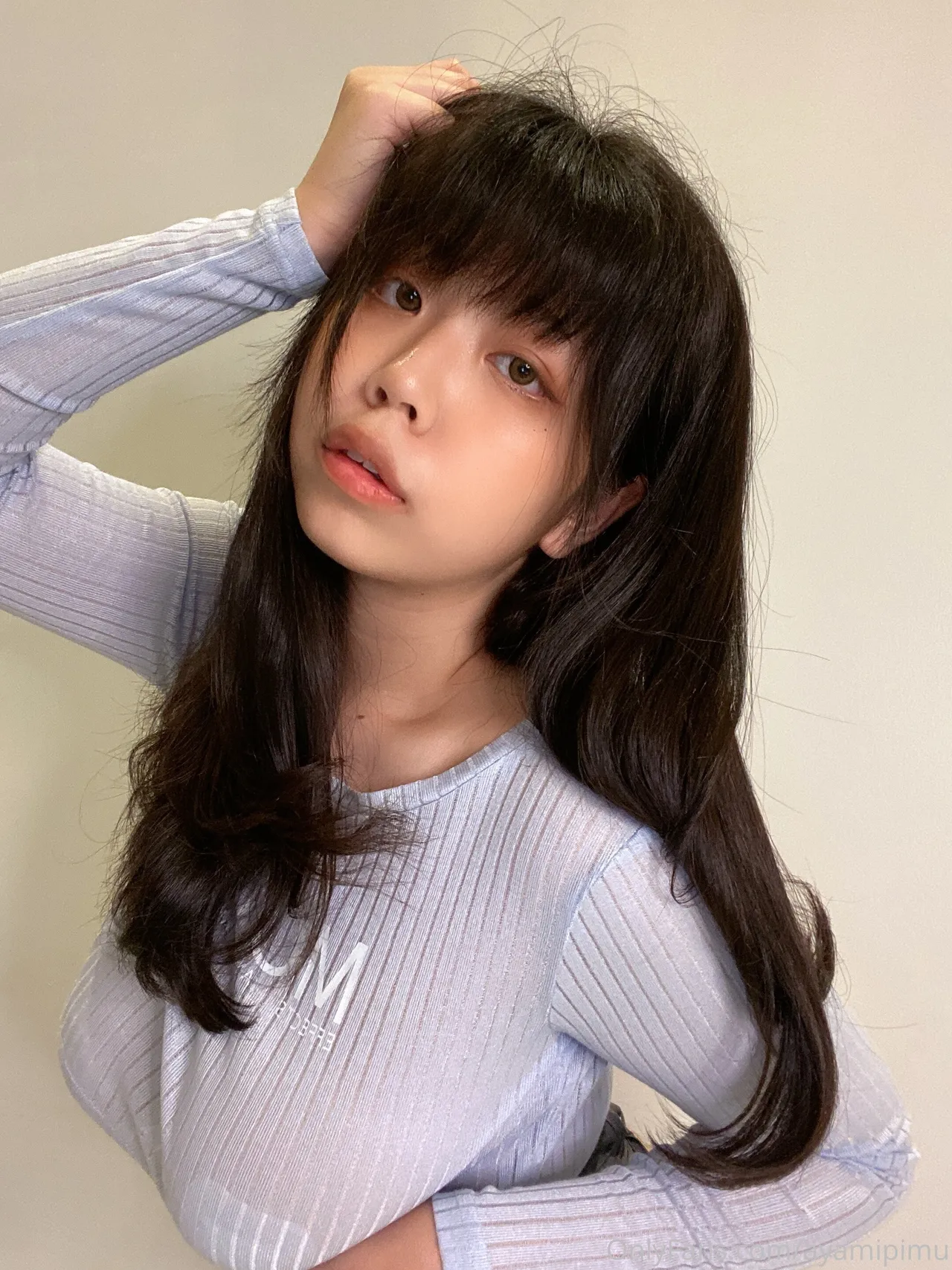 Ayami Pimu - Guitar Sister Ayami Pimu - Guitar Sister