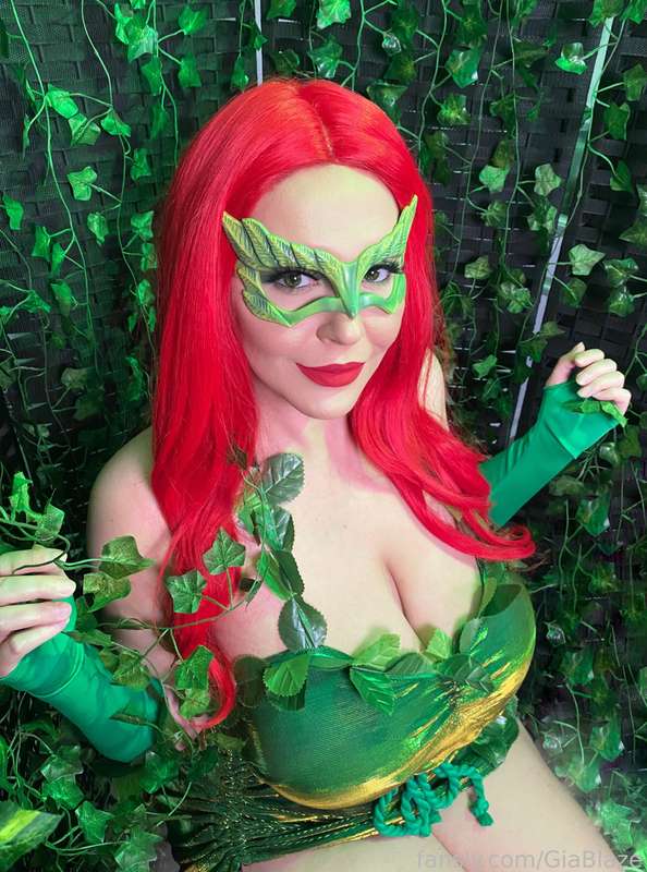 Gia Blaze - Naughty Poison Ivy Set Gia Blaze - Naughty Poison Ivy Set
