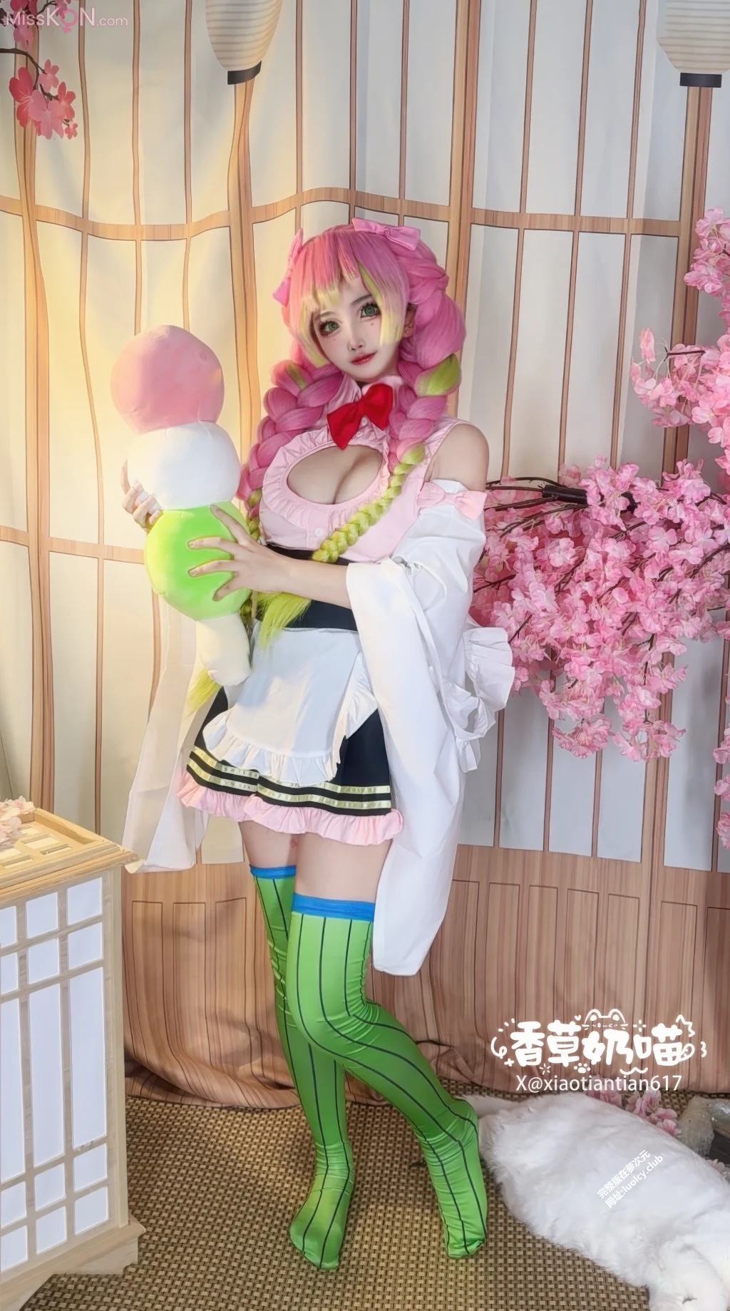Coser@香草奶喵: 蜜璃女仆 (62 photos + 30 videos) Coser@香草奶喵: 蜜璃女仆 (62 photos + 30 videos)