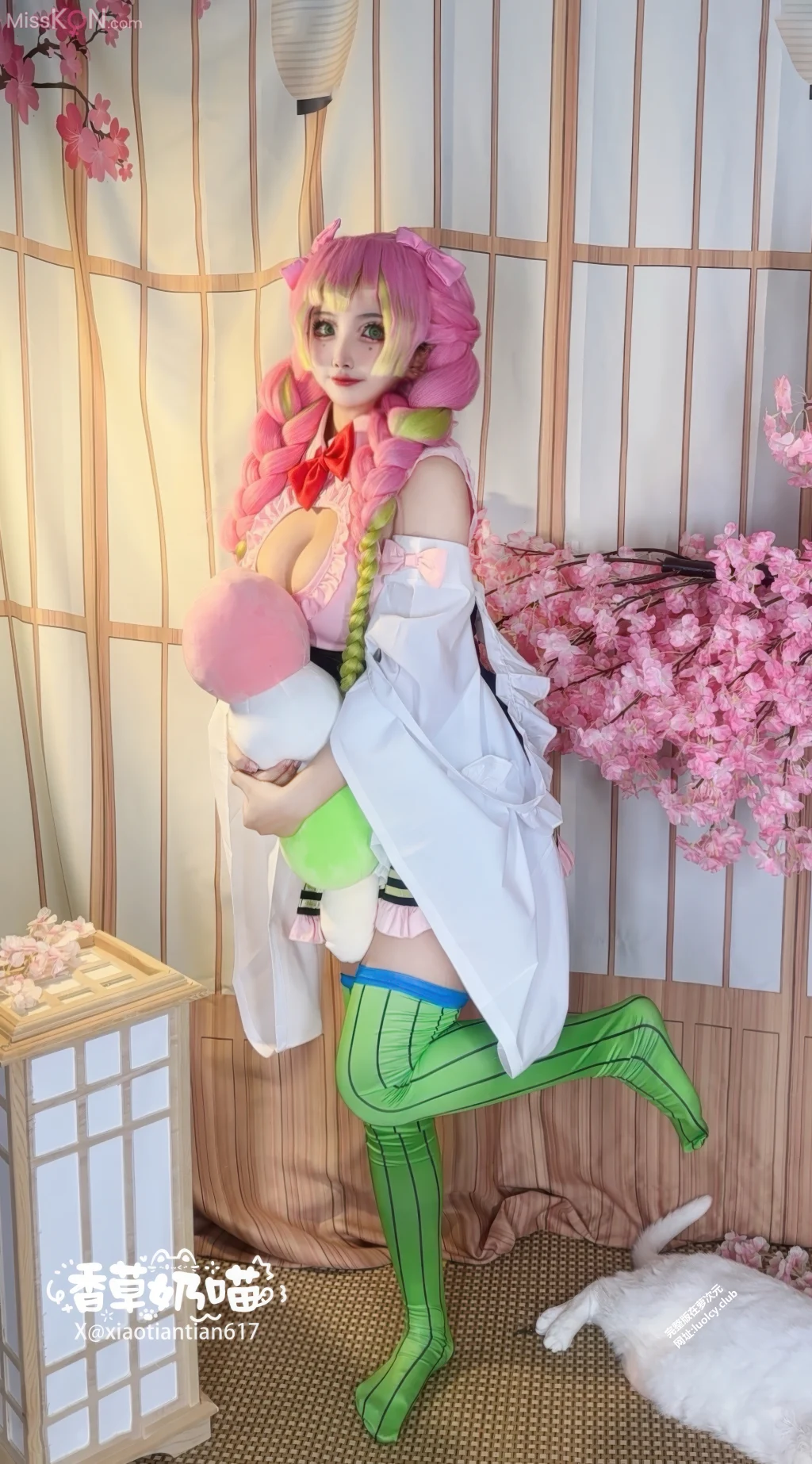 Coser@香草奶喵: 蜜璃女仆 (62 photos + 30 videos) Coser@香草奶喵: 蜜璃女仆 (62 photos + 30 videos)