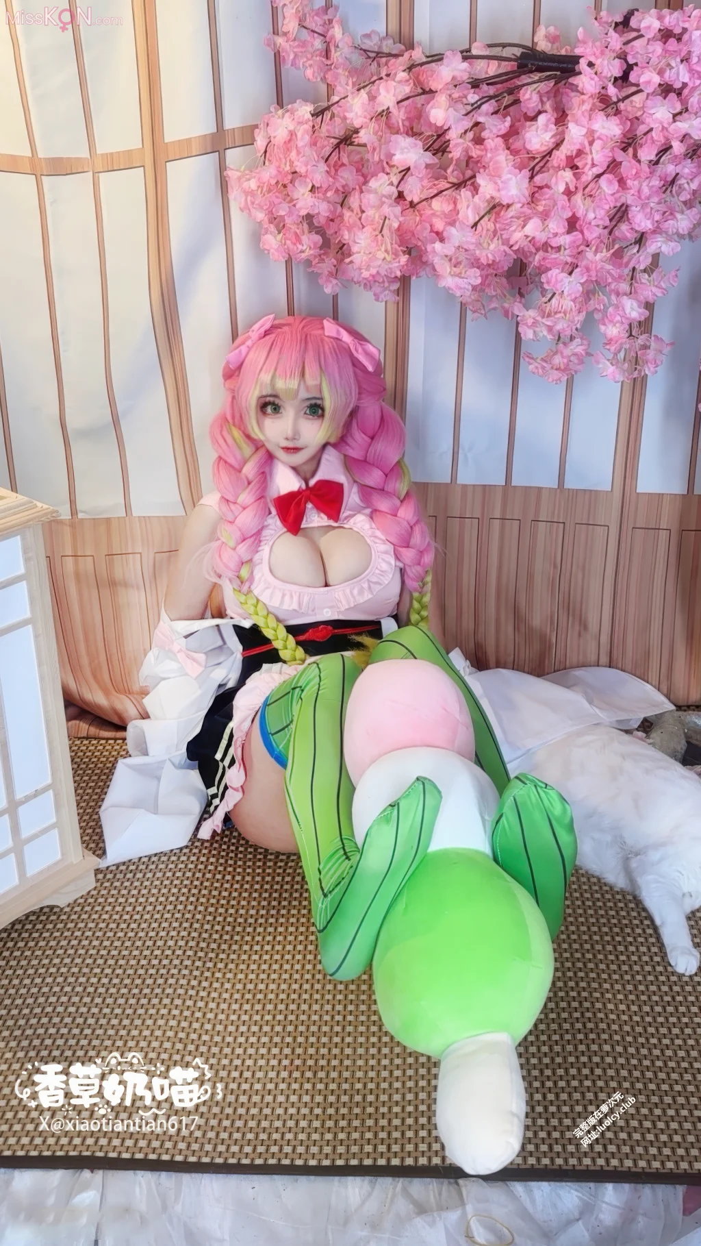 Coser@香草奶喵: 蜜璃女仆 (62 photos + 30 videos) Coser@香草奶喵: 蜜璃女仆 (62 photos + 30 videos)