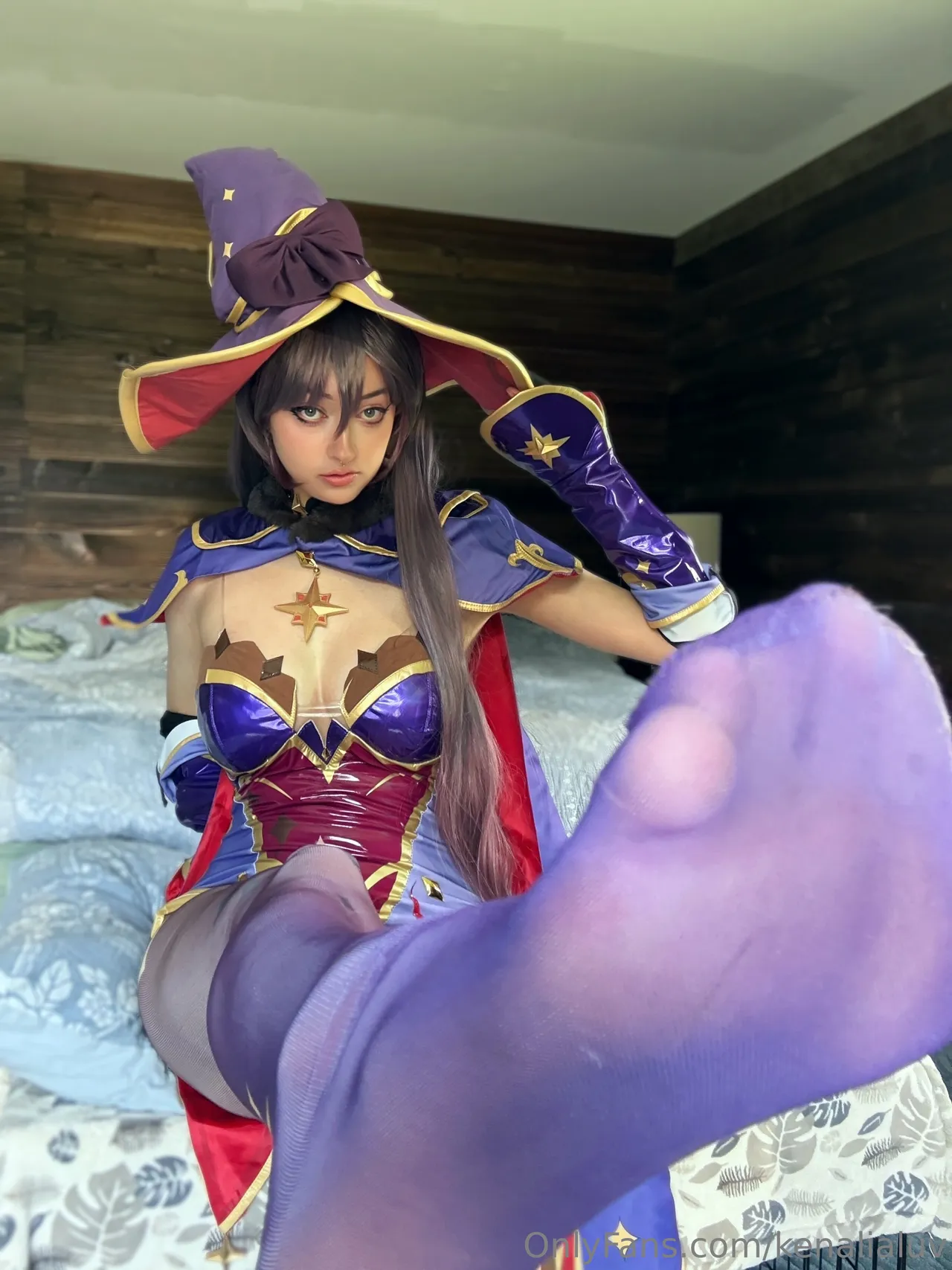 Kenalialuv - Mona Kenalialuv - Mona