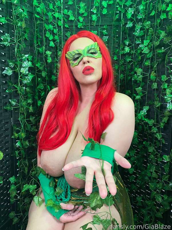Gia Blaze - Naughty Poison Ivy Set Gia Blaze - Naughty Poison Ivy Set