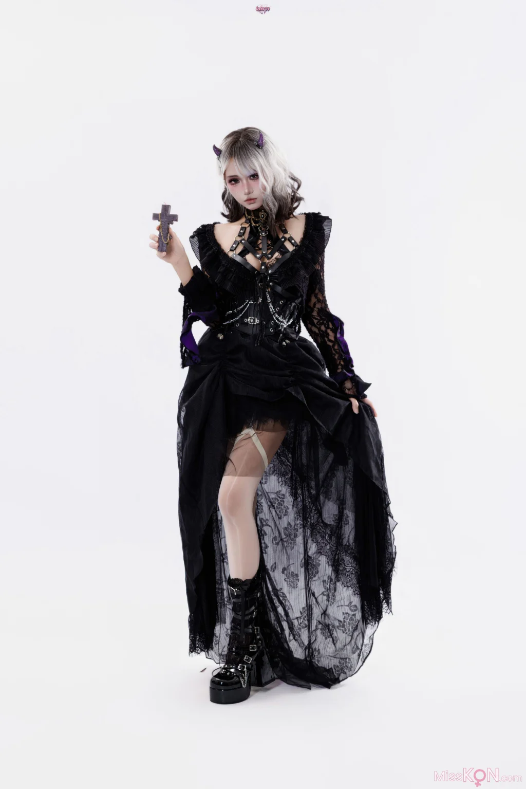 Coser@ Qiqi, behave yourselves: The Witch Coser@ Qiqi, behave yourselves: The Witch