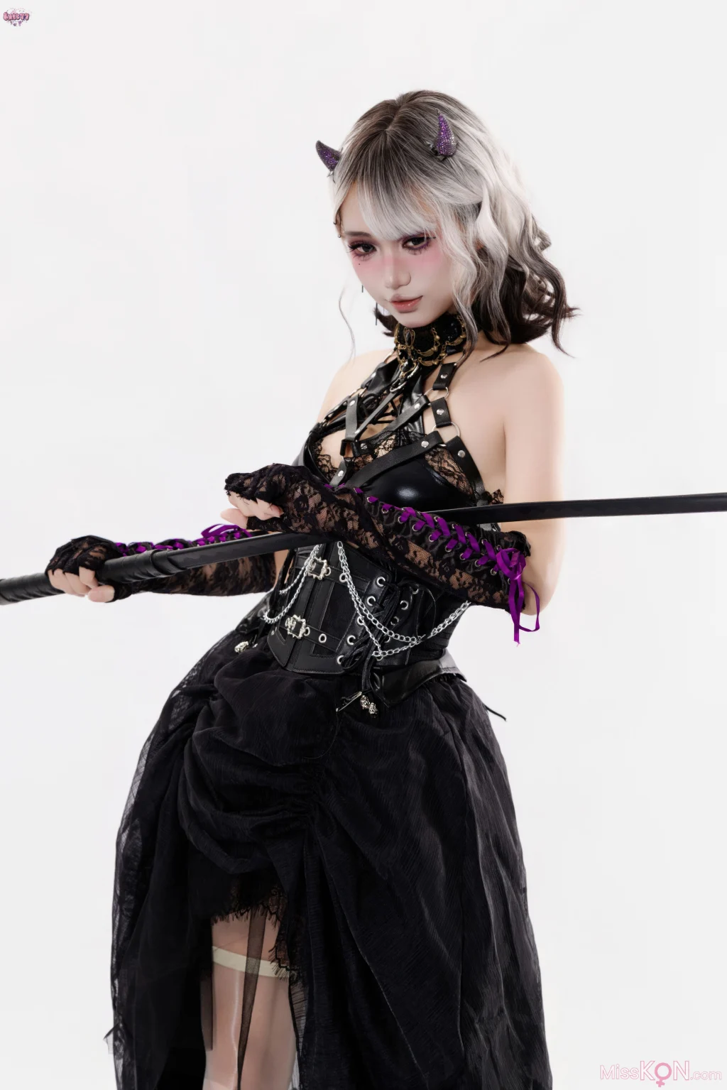 Coser@ Qiqi, behave yourselves: The Witch Coser@ Qiqi, behave yourselves: The Witch