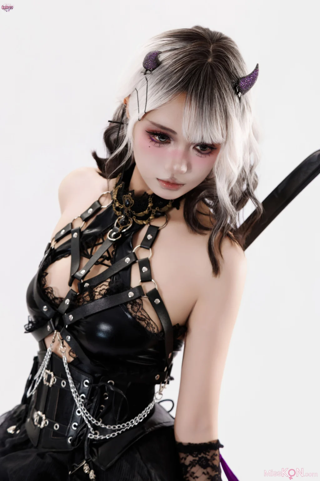 Coser@ Qiqi, behave yourselves: The Witch Coser@ Qiqi, behave yourselves: The Witch