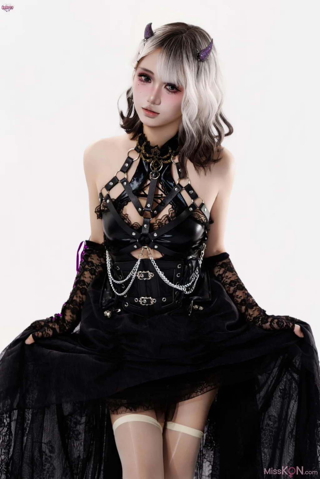 Coser@ Qiqi, behave yourselves: The Witch Coser@ Qiqi, behave yourselves: The Witch