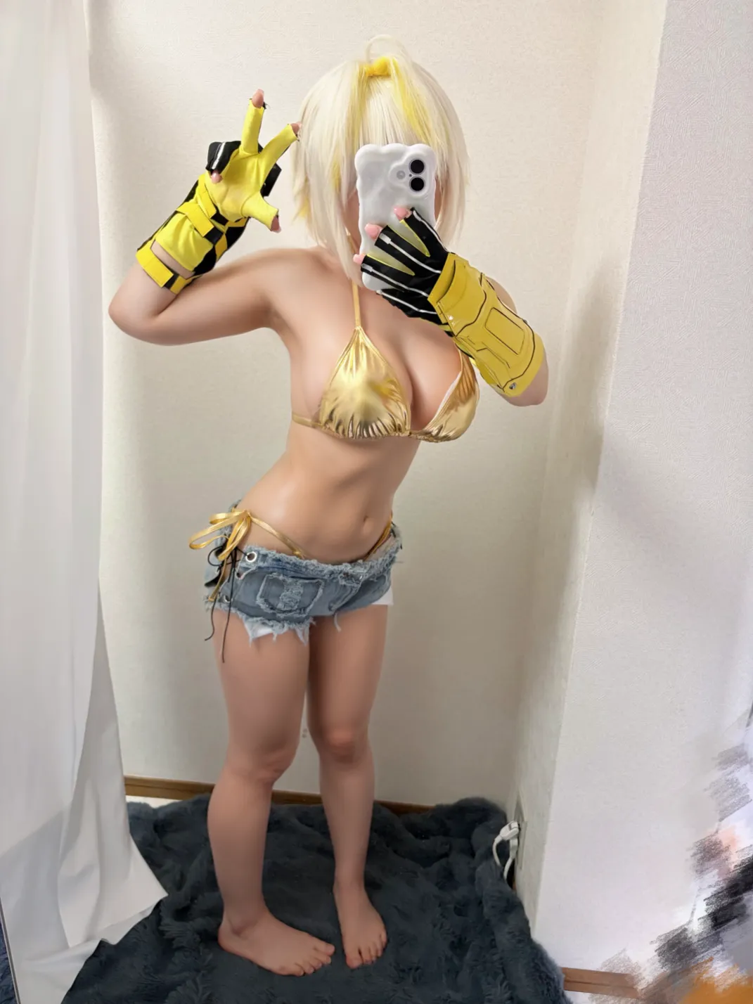 初音ひとり - Elegg gold bikini 初音ひとり - Elegg gold bikini