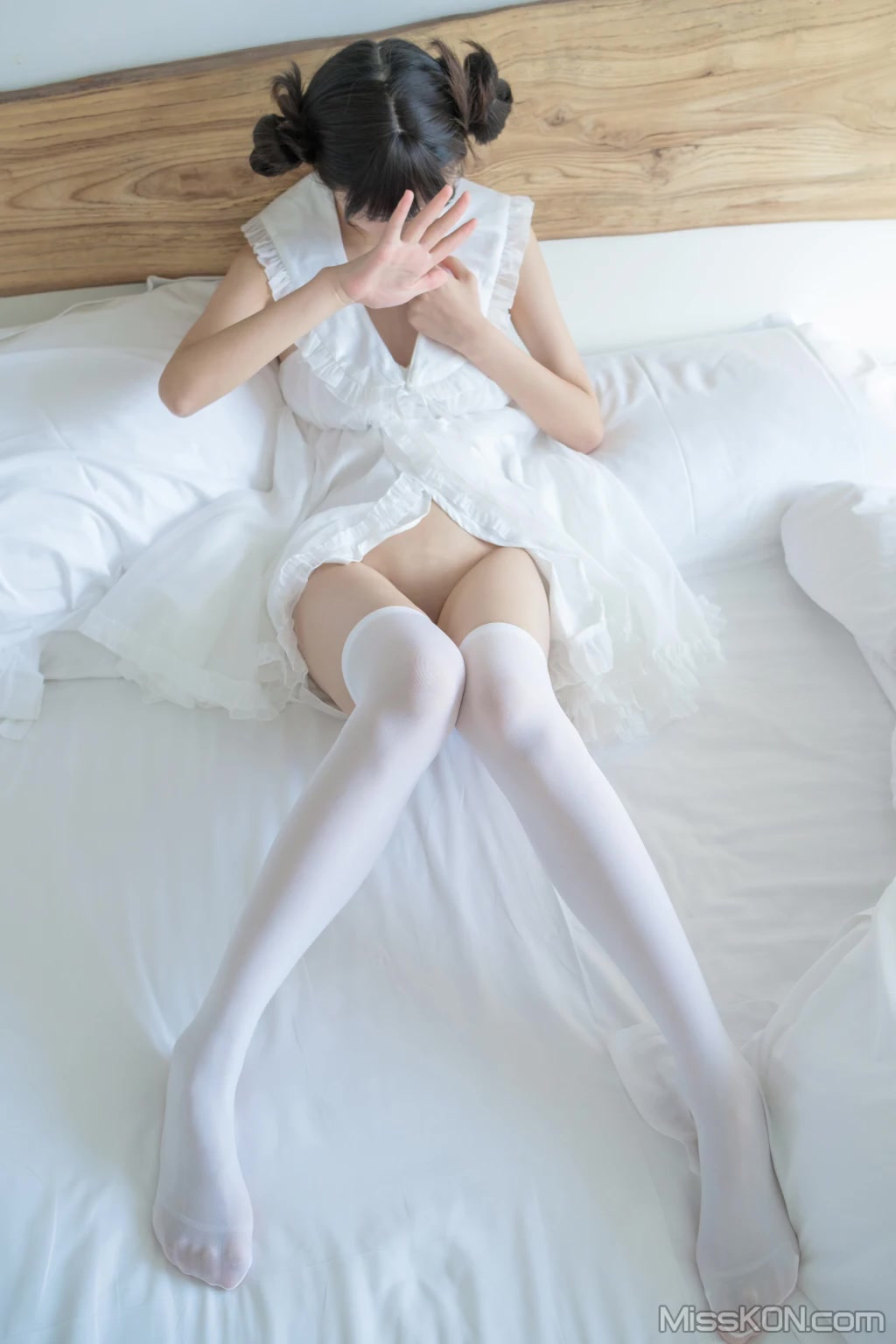 Coser@稚乖画册: 赤西夜夜 初音少女水手服 (130 photos + 1 video) Coser@稚乖画册: 赤西夜夜 初音少女水手服 (130 photos + 1 video)
