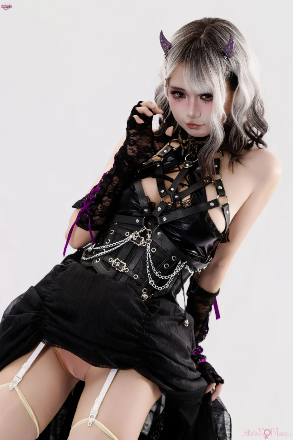 Coser@ Qiqi, behave yourselves: The Witch Coser@ Qiqi, behave yourselves: The Witch