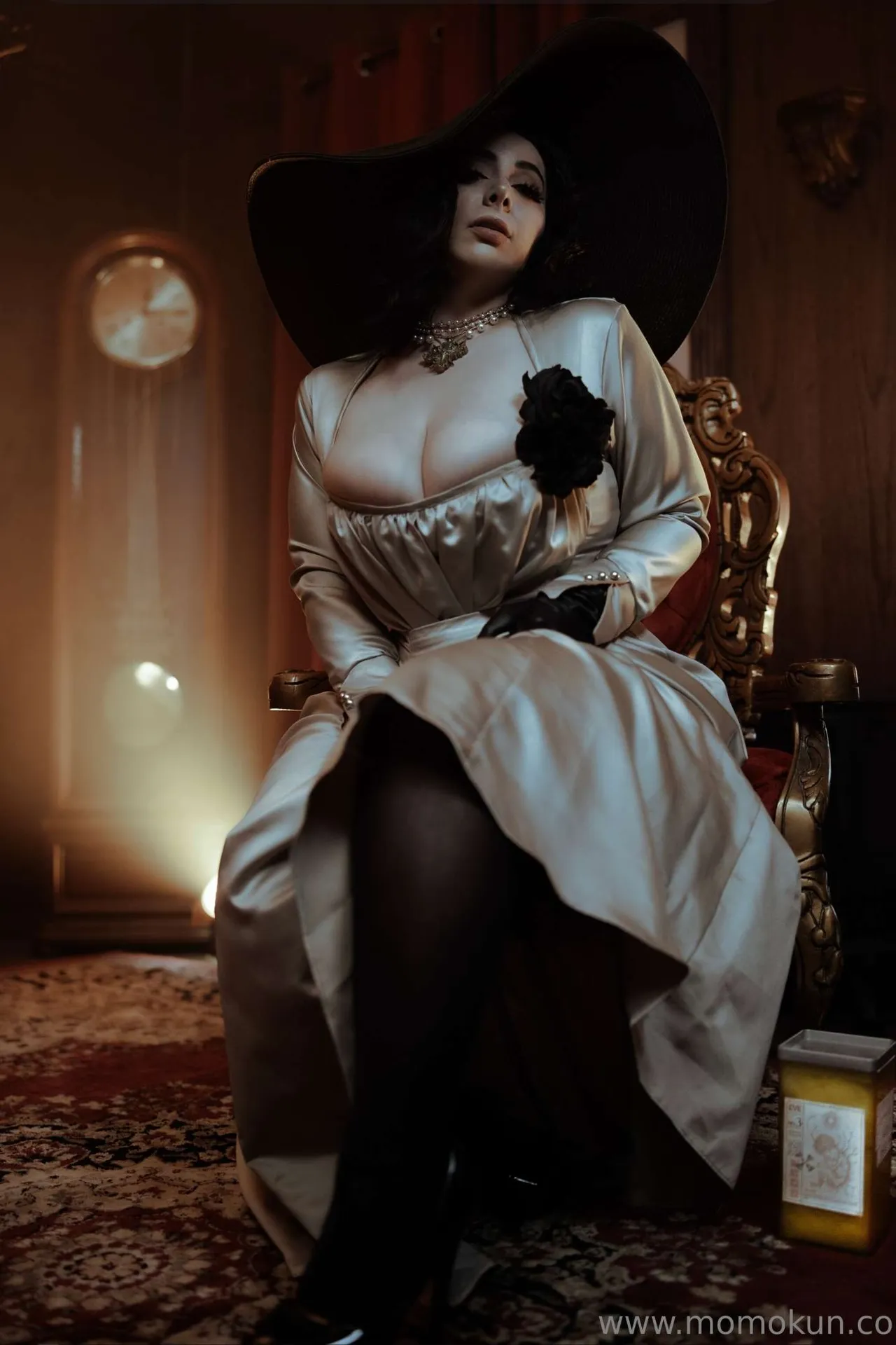 Momokun - Lady Dimitrescu Momokun - Lady Dimitrescu