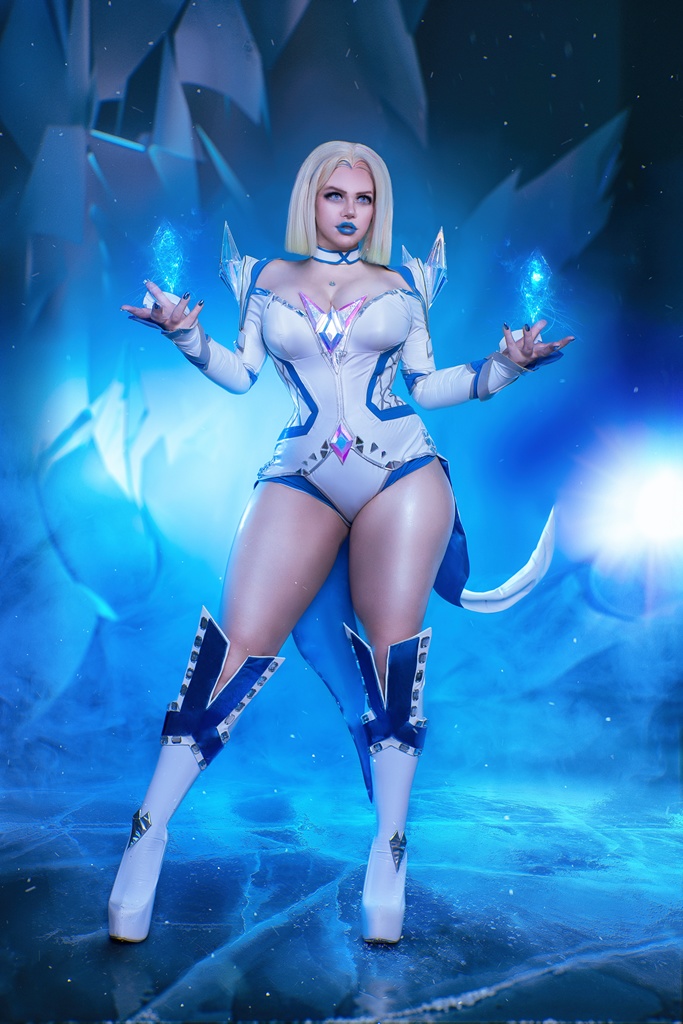 Alice Cosplay – Emma Frost 1 Alice Cosplay – Emma Frost 1