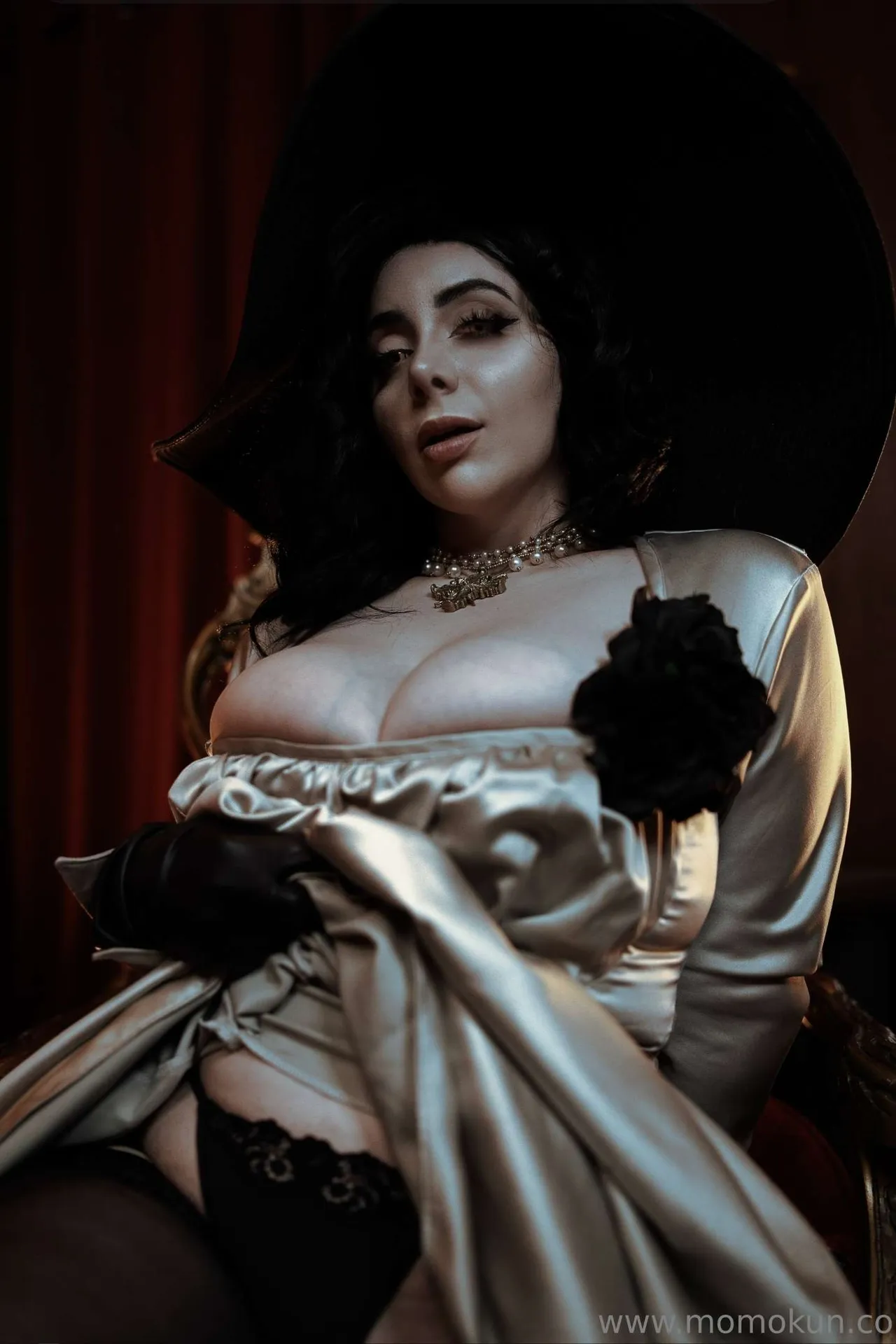 Momokun - Lady Dimitrescu Momokun - Lady Dimitrescu