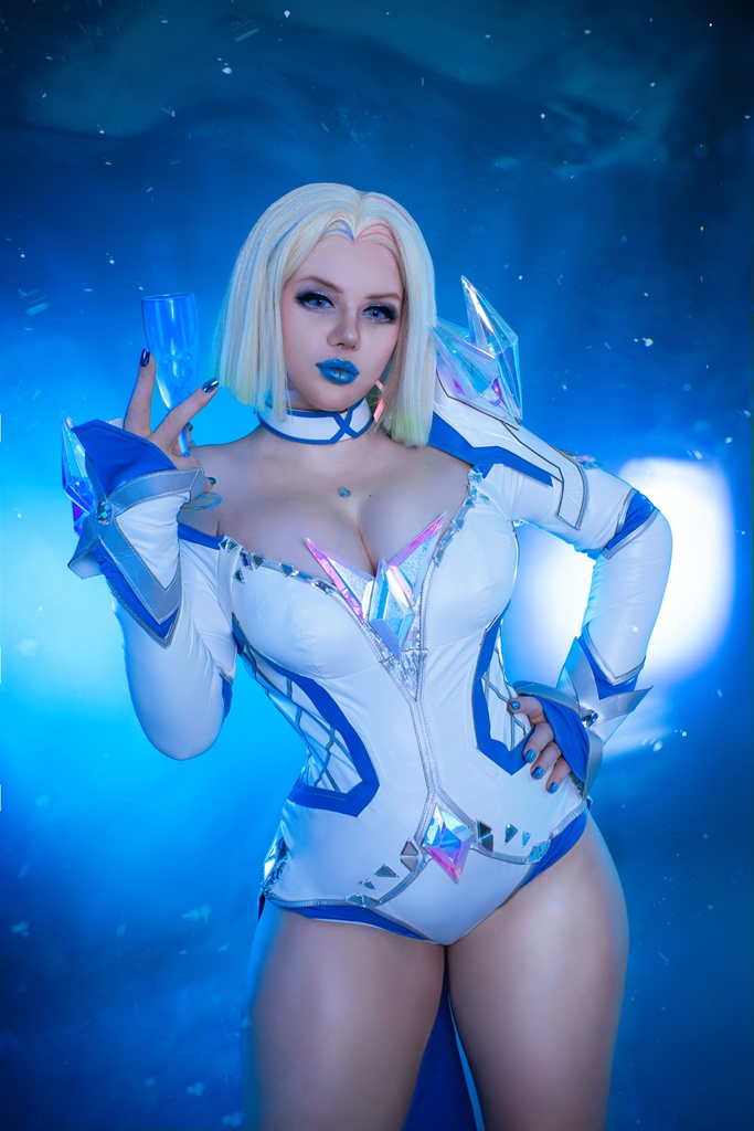 Alice Cosplay – Emma Frost 1 Alice Cosplay – Emma Frost 1