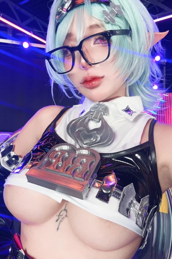 Umeko J - Roxy 7 Umeko J - Roxy