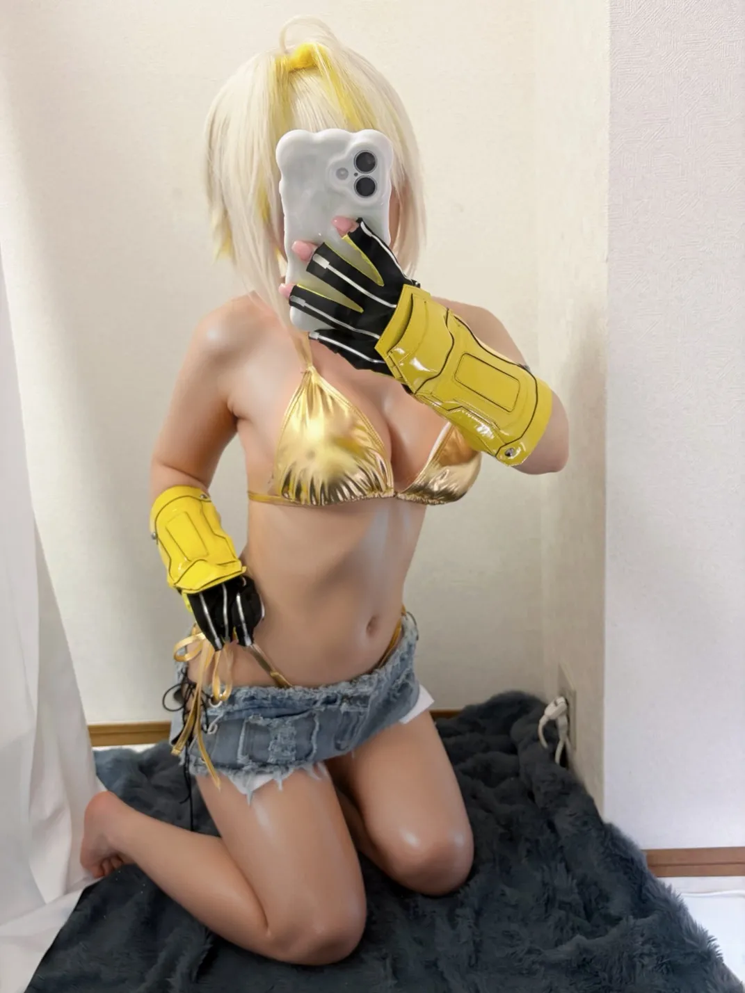 初音ひとり - Elegg gold bikini 初音ひとり - Elegg gold bikini
