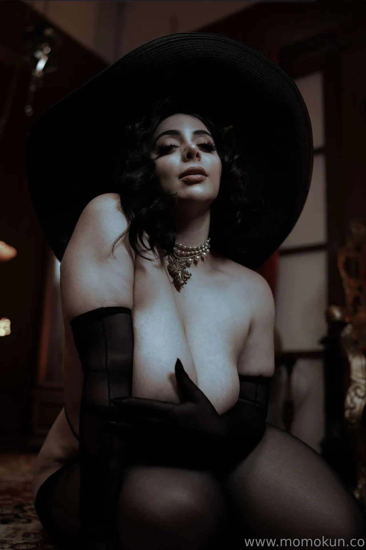 Momokun - Lady Dimitrescu Momokun - Lady Dimitrescu